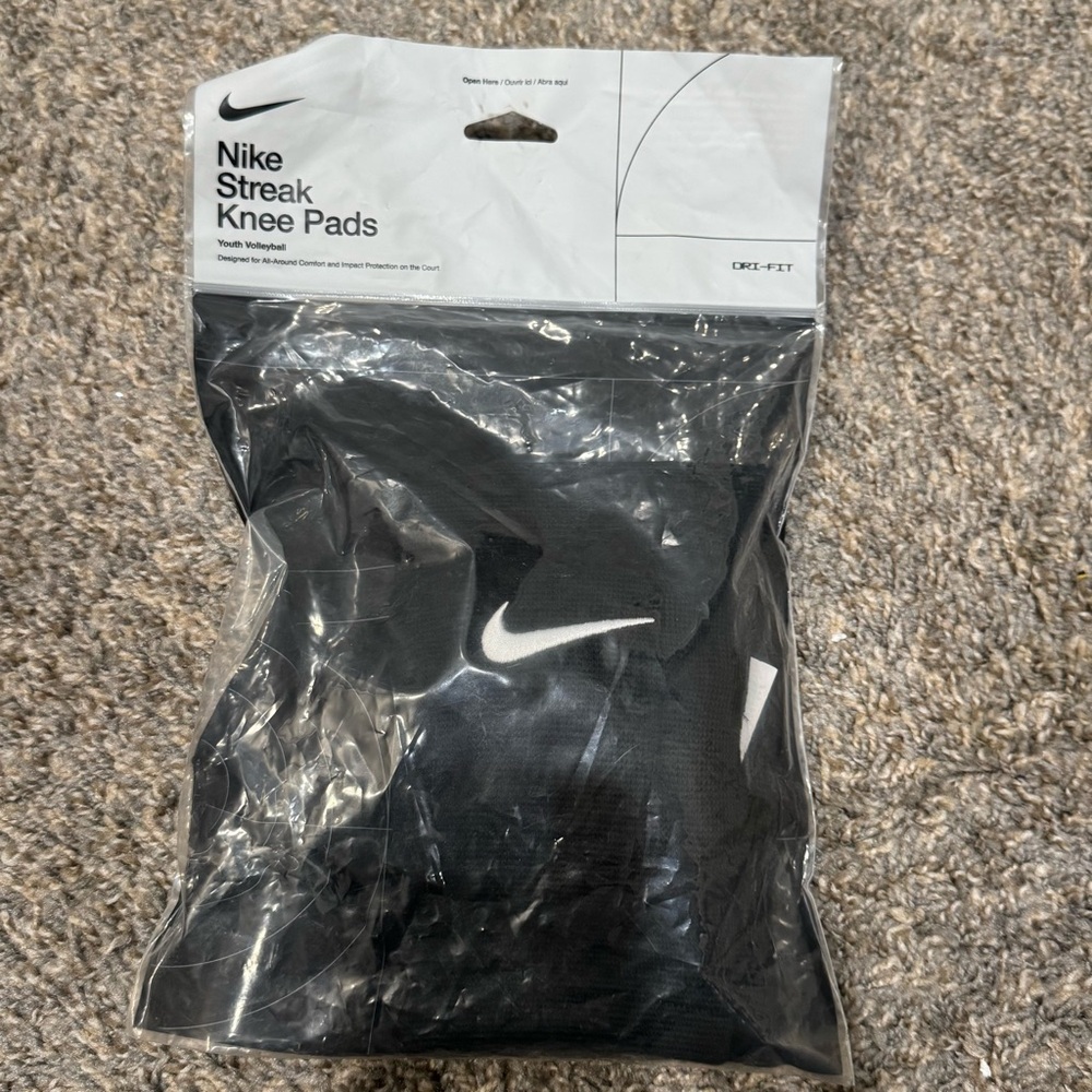 Nike Youth Streak Volleyball Knee Pads- NEW- $28